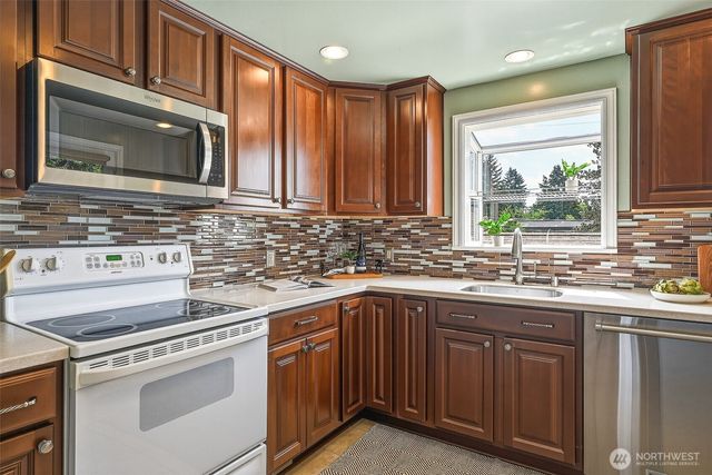 16509 Fremont Avenue N, Shoreline, WA 98133