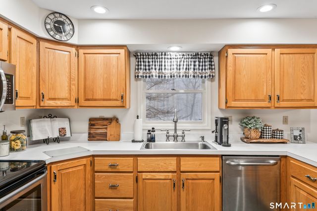 59 Great Ring Road, Newtown, CT 06482