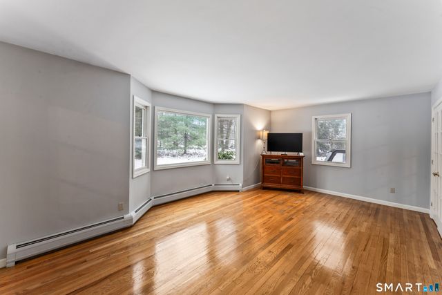 59 Great Ring Road, Newtown, CT 06482