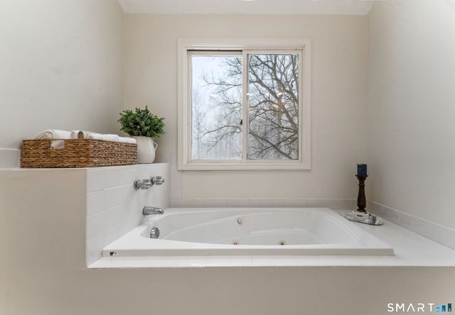 59 Great Ring Road, Newtown, CT 06482