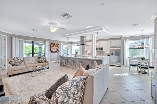 5815 WAKE FOREST RUN 103, Lakewood Ranch, FL 34211