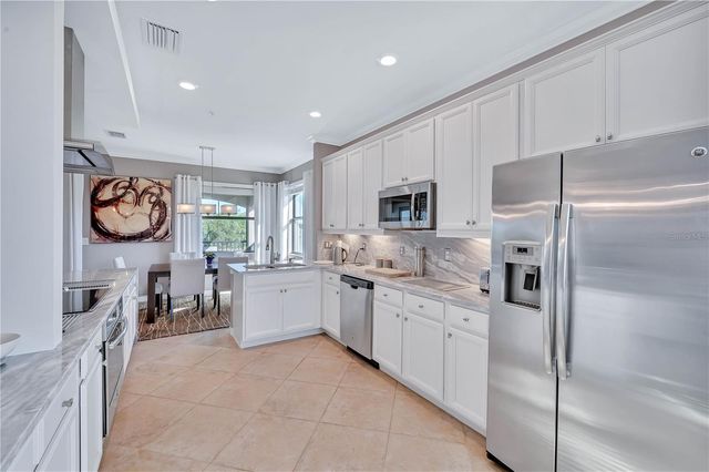 5815 WAKE FOREST RUN 103, Lakewood Ranch, FL 34211