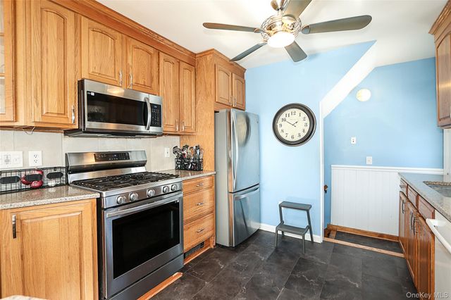 58 Elm Court, New Hyde Park, NY 11040