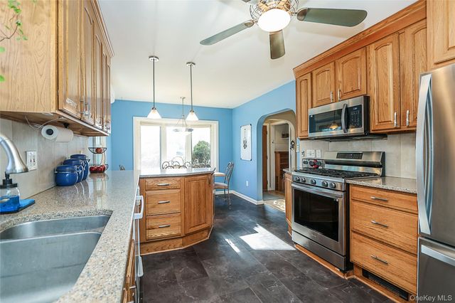 58 Elm Court, New Hyde Park, NY 11040