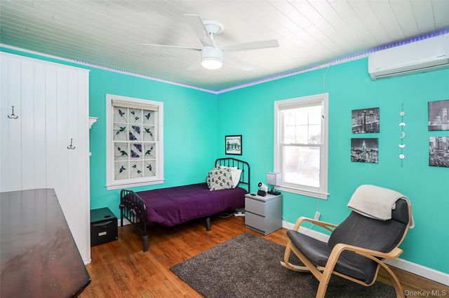 58 Elm Court, New Hyde Park, NY 11040