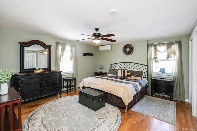 58 Elm Court, New Hyde Park, NY 11040