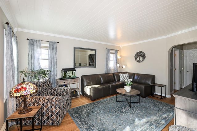 58 Elm Court, New Hyde Park, NY 11040