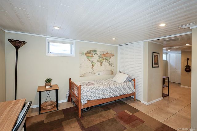 58 Elm Court, New Hyde Park, NY 11040