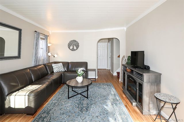 58 Elm Court, New Hyde Park, NY 11040