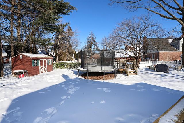 58 Elm Court, New Hyde Park, NY 11040