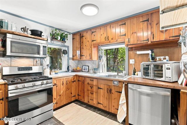 1127 Medfra Street, Anchorage, AK 99501