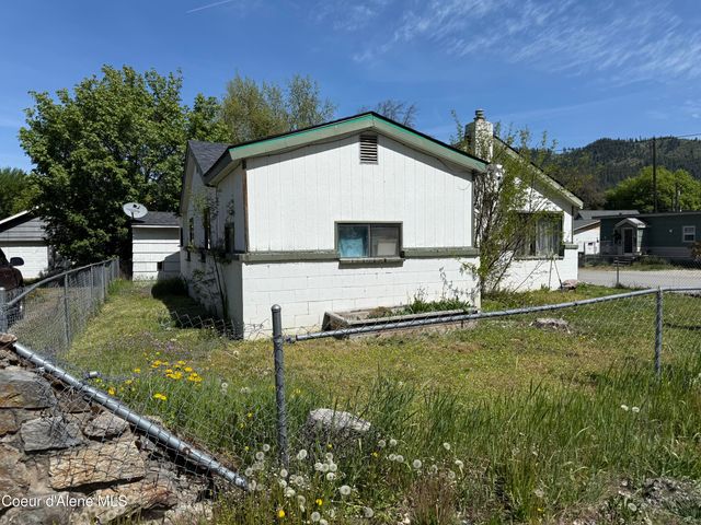210 B St, Smelterville, ID 83868