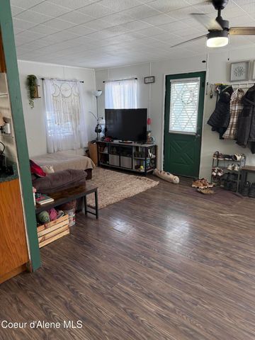 210 B St, Smelterville, ID 83868