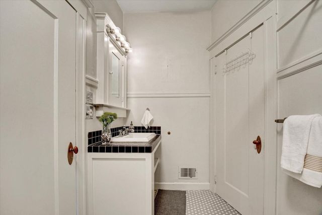 89 Yosemite Avenue, Oakland, CA 94611