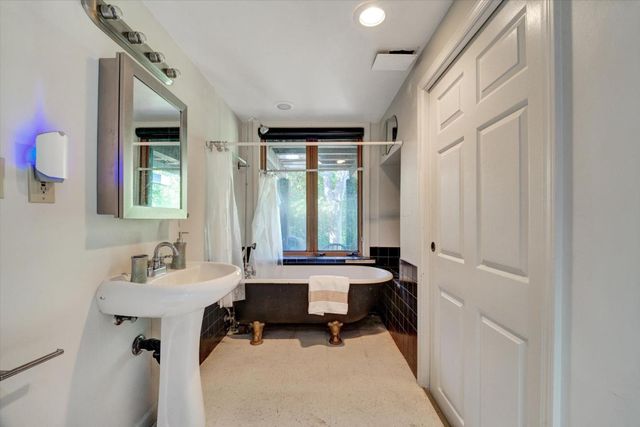 89 Yosemite Avenue, Oakland, CA 94611