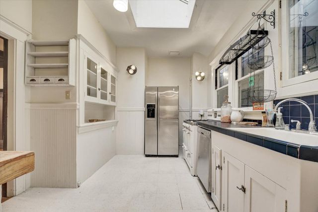 89 Yosemite Avenue, Oakland, CA 94611