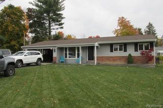 2580 Sunhill Drive, Waterford, MI 48329
