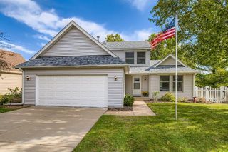 2597 Hilo Avenue N, Oakdale, MN 55128