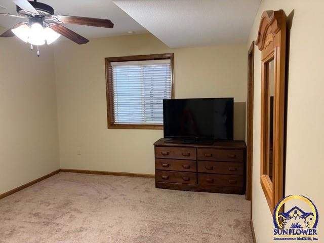 4420 SW Shenandoah RD, Topeka, KS 66610