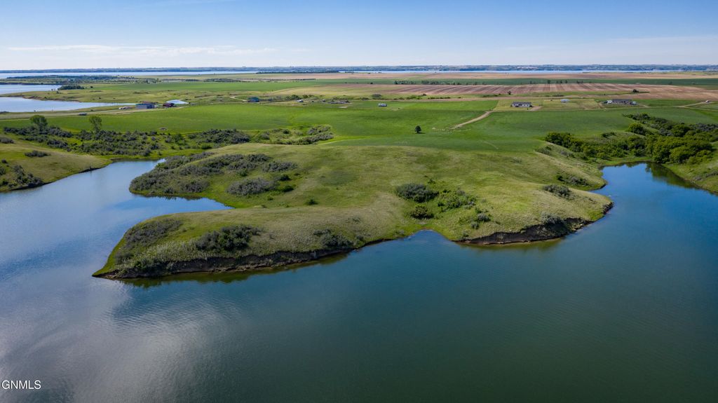 5011 12b Street NW, Garrison, ND 58540