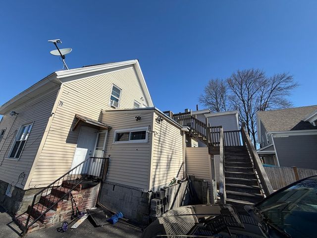 28-32 Chester St, Lawrence, MA 01843