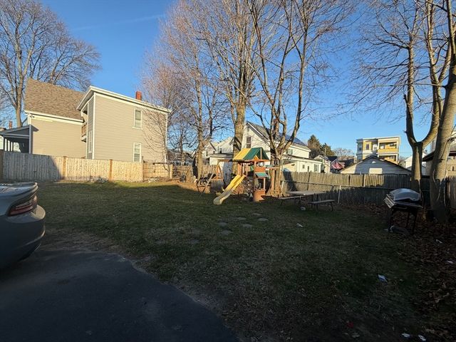 28-32 Chester St, Lawrence, MA 01843