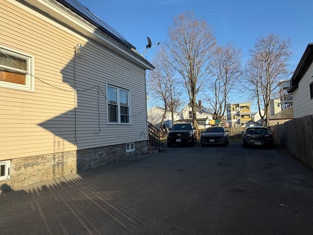 28-32 Chester St, Lawrence, MA 01843