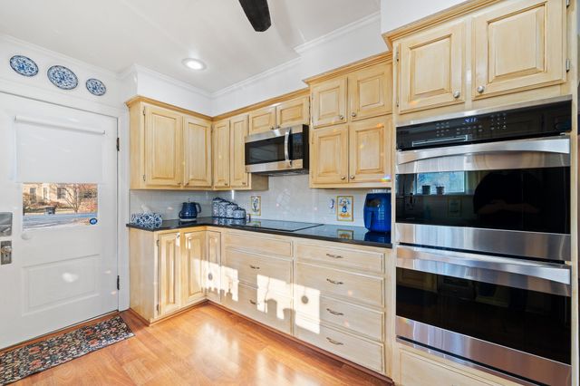 804 Prairie Avenue, Cleburne, TX 76033