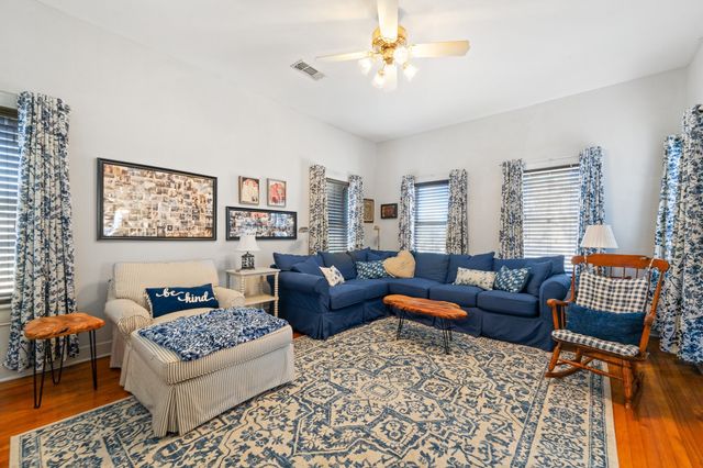 804 Prairie Avenue, Cleburne, TX 76033