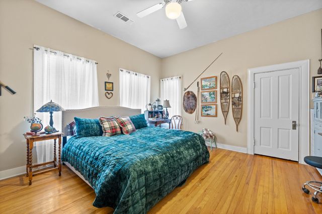 804 Prairie Avenue, Cleburne, TX 76033