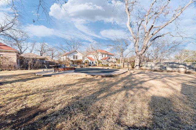 804 Prairie Avenue, Cleburne, TX 76033