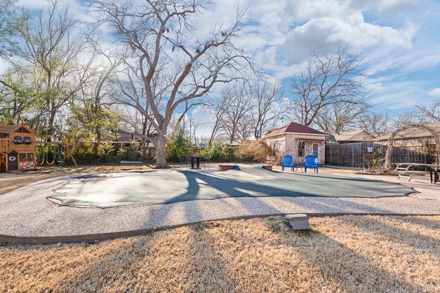 804 Prairie Avenue, Cleburne, TX 76033