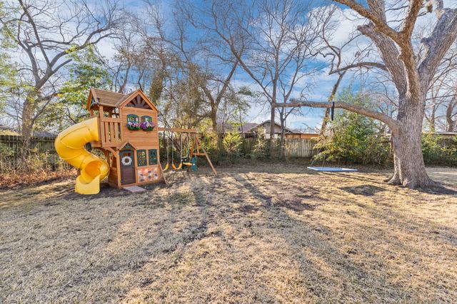 804 Prairie Avenue, Cleburne, TX 76033