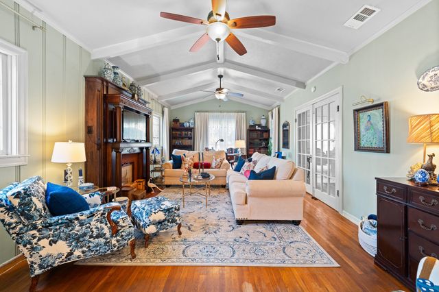 804 Prairie Avenue, Cleburne, TX 76033