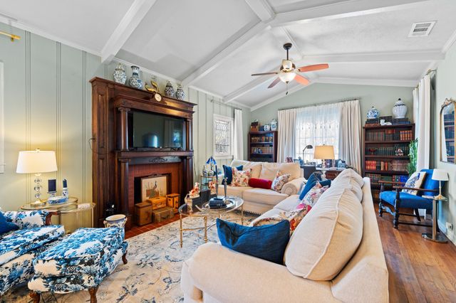 804 Prairie Avenue, Cleburne, TX 76033