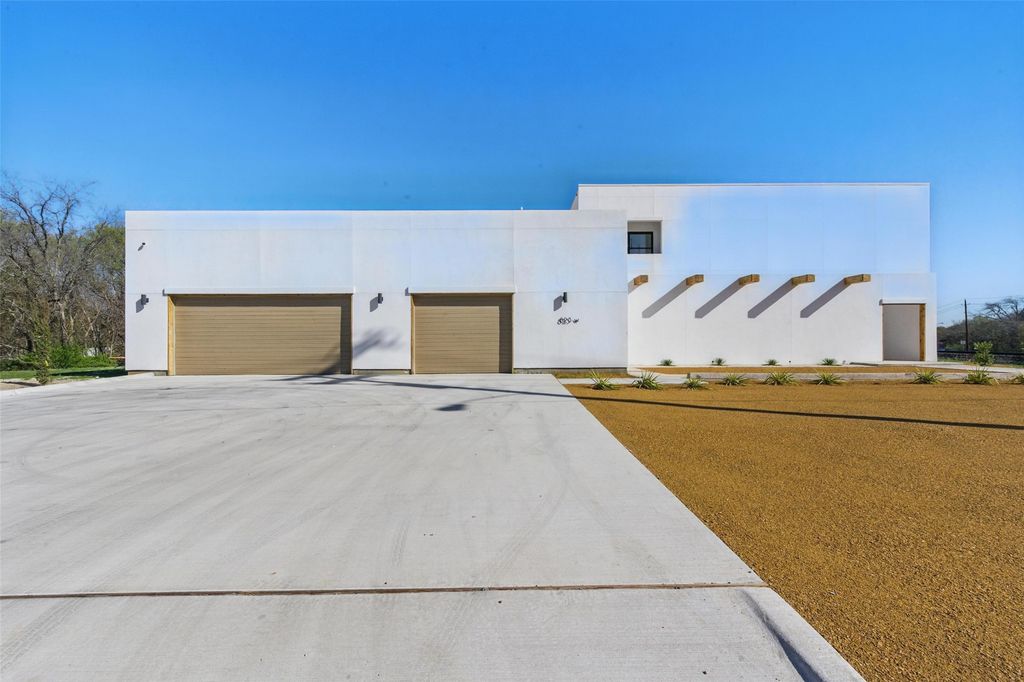 823 W Danieldale Road, Duncanville, TX 75137