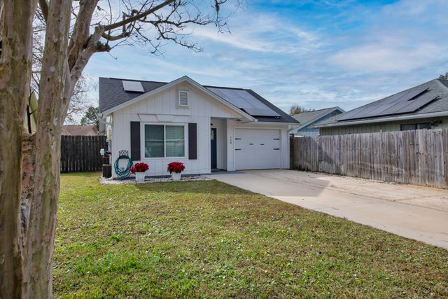 714 Little Crescent Street, Fort Walton Beach, FL 32547