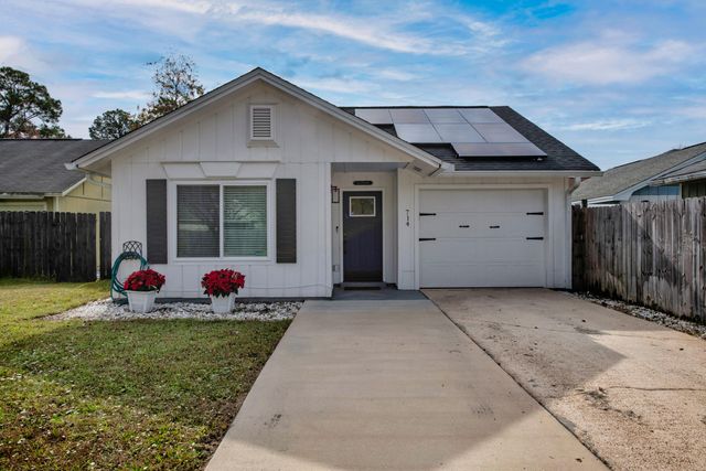714 Little Crescent Street, Fort Walton Beach, FL 32547