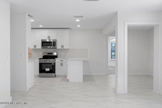 6015 ROYAL ESTATES Place, Jacksonville, FL 32277