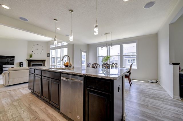 9343 Compass Pointe Road, Woodbury, MN 55129