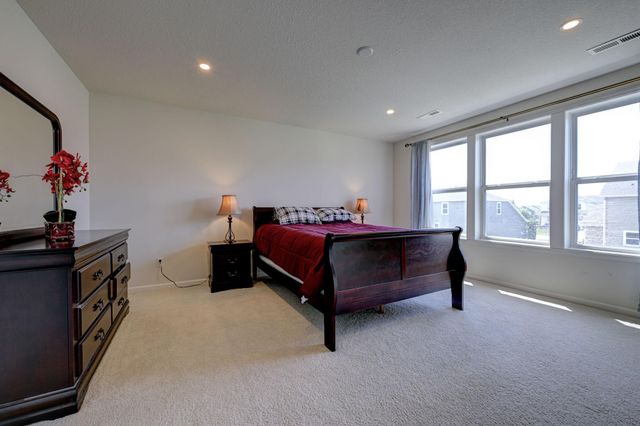9343 Compass Pointe Road, Woodbury, MN 55129