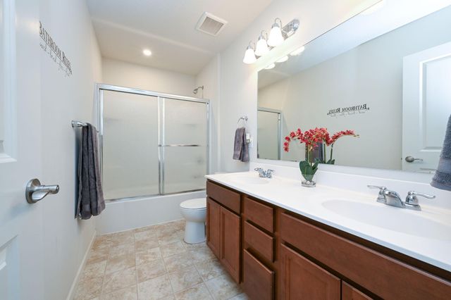9343 Compass Pointe Road, Woodbury, MN 55129