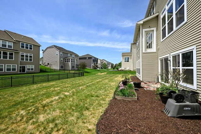 9343 Compass Pointe Road, Woodbury, MN 55129