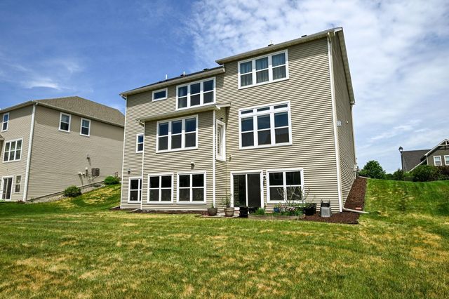 9343 Compass Pointe Road, Woodbury, MN 55129
