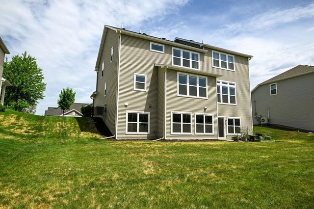 9343 Compass Pointe Road, Woodbury, MN 55129