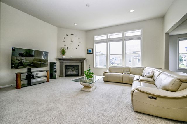 9343 Compass Pointe Road, Woodbury, MN 55129