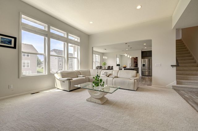 9343 Compass Pointe Road, Woodbury, MN 55129