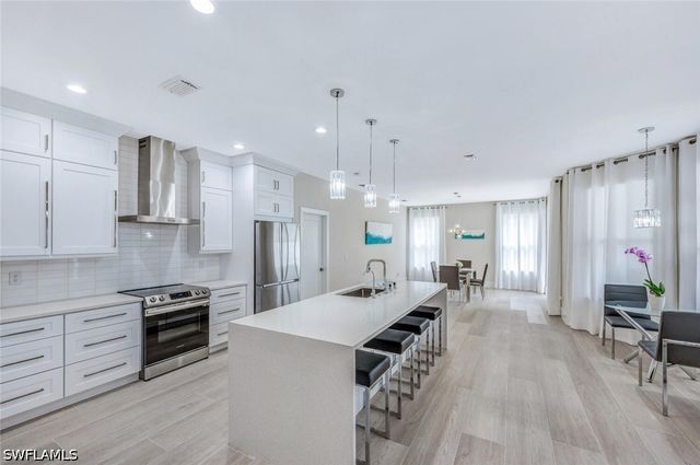 8260 Laurel Lakes BLVD, Naples, FL 34119