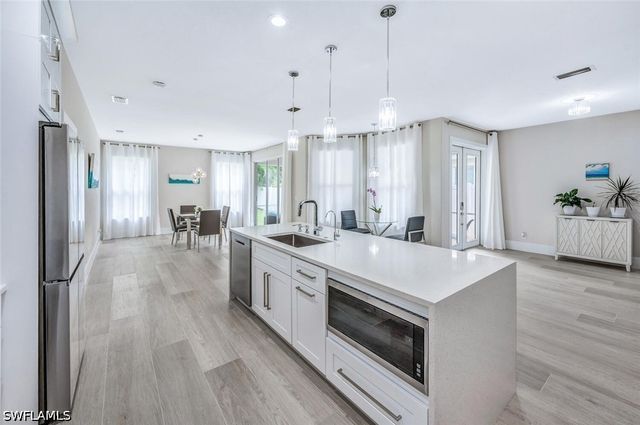 8260 Laurel Lakes BLVD, Naples, FL 34119