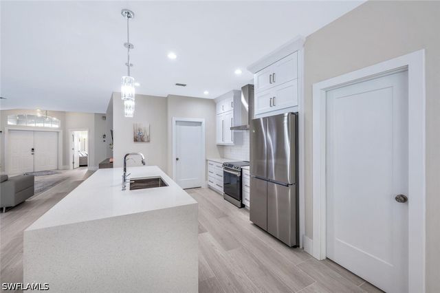 8260 Laurel Lakes BLVD, Naples, FL 34119